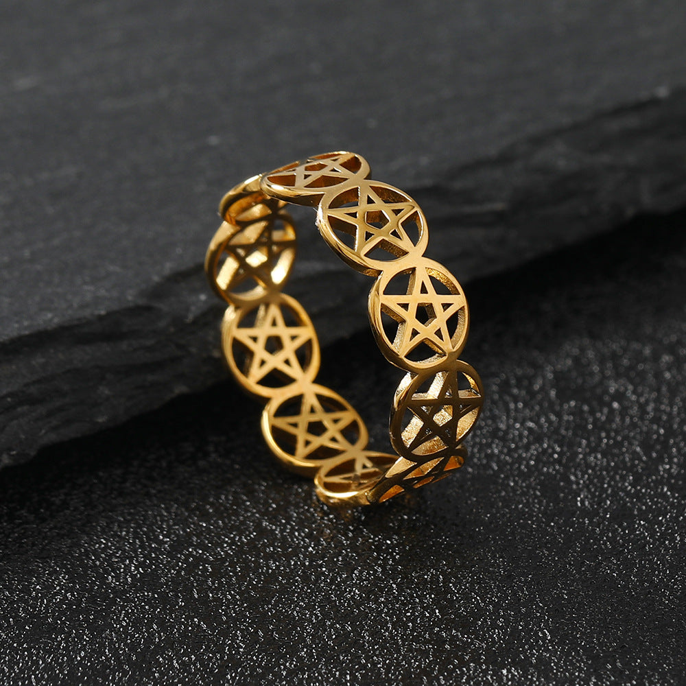 Anillo de acero de titanio con forma de pentagrama hueco y corte simple